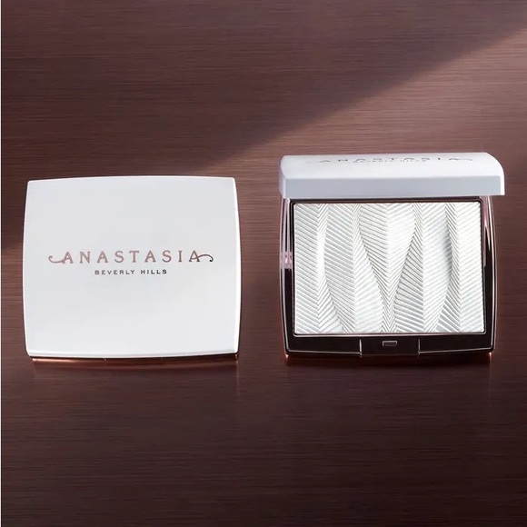 Anastasia Beverly Hills white iced out highlighter face makeup compact - Picture 3 of 10